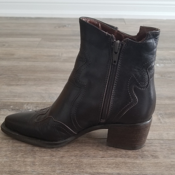 Buffalo Leather Boots - Picture 2 of 5